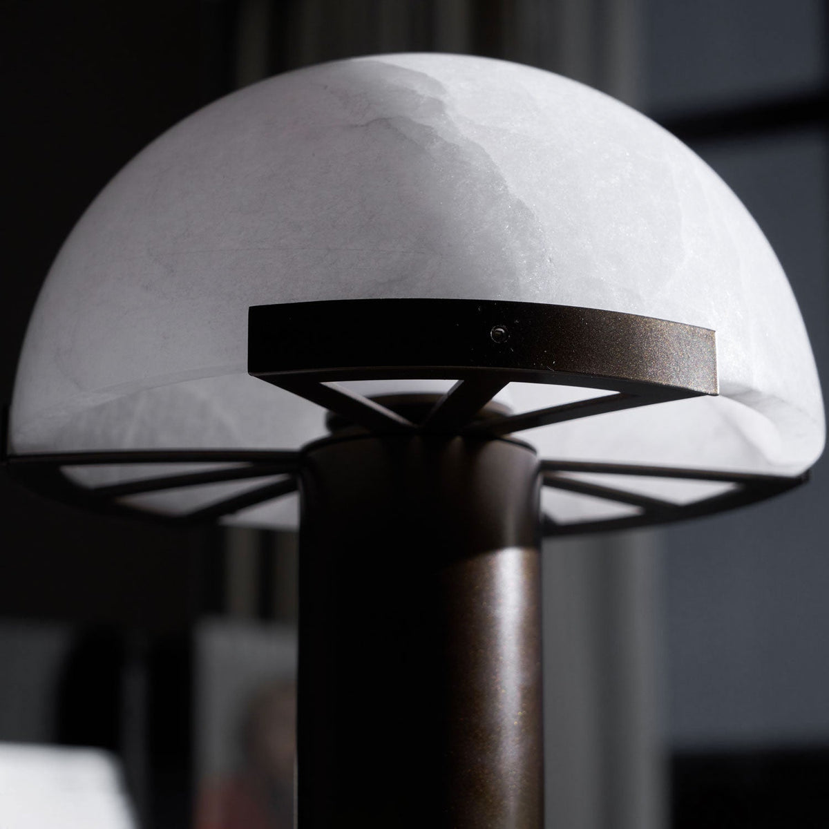Keir Alabaster-Tischlampe