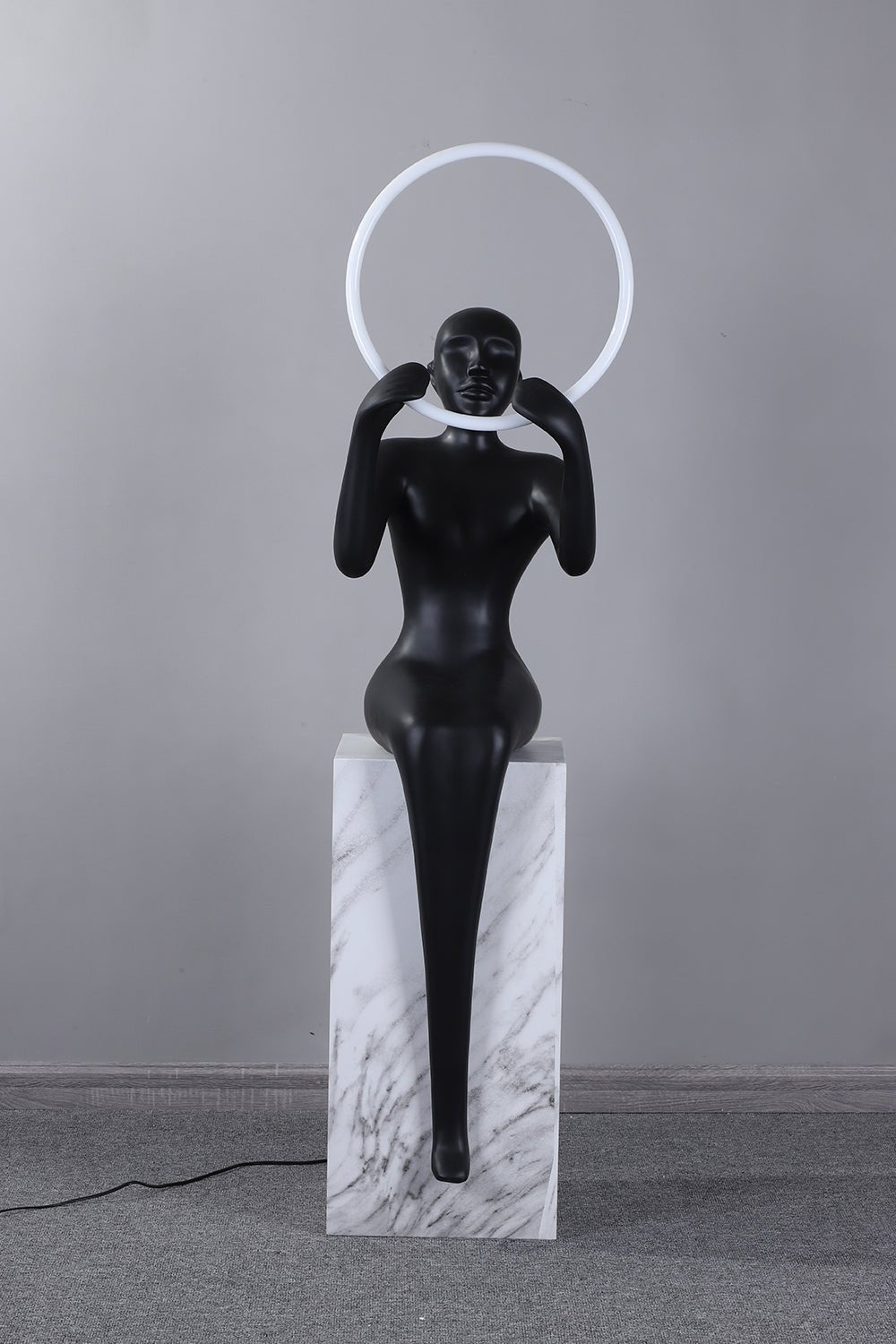 Orelaielle Stehleuchte in Schwarz