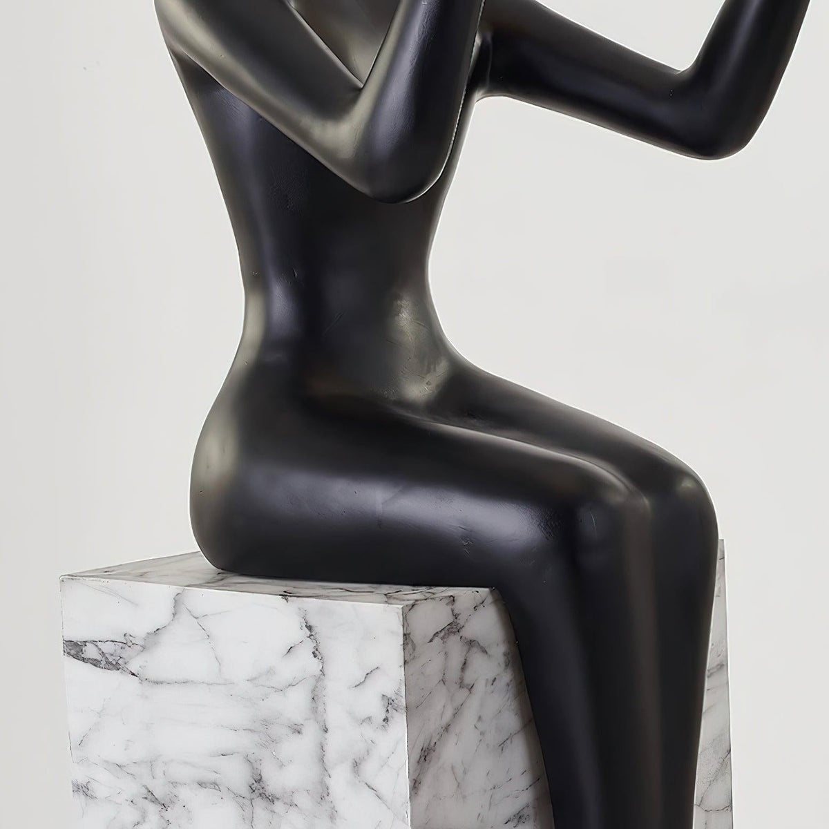 Orelaielle Stehleuchte in Schwarz