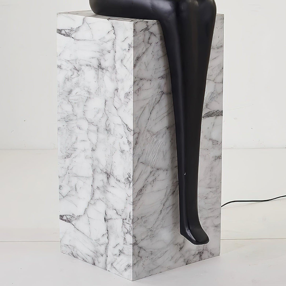Orelaielle Stehleuchte in Schwarz