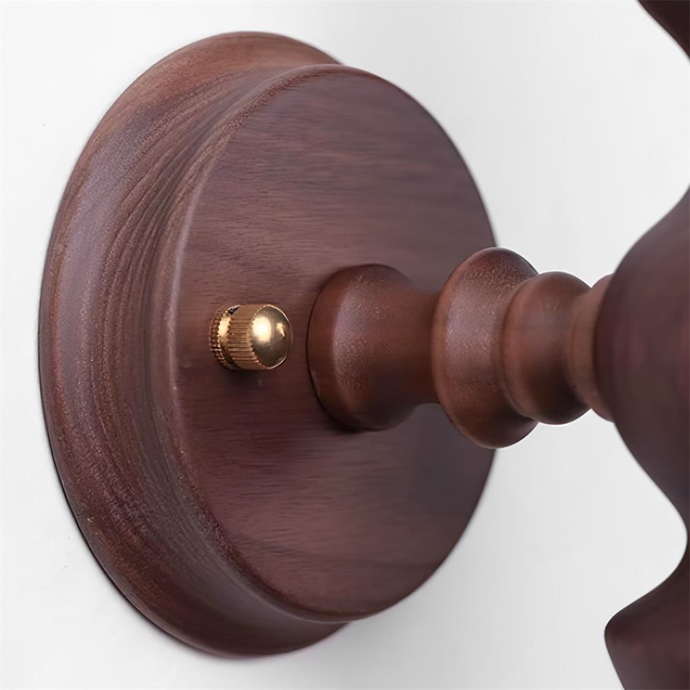 Wandleuchte im modernen Vintage-Stil mit Holzkörper in verschiedenen Holzoberflächen