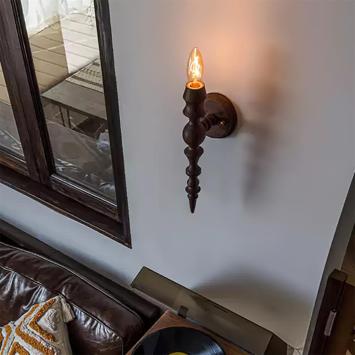 Wandleuchte im modernen Vintage-Stil mit Holzkörper in verschiedenen Holzoberflächen