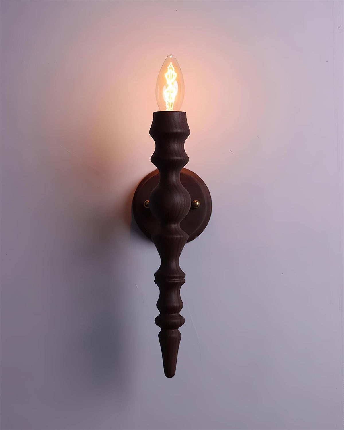 Wandleuchte im modernen Vintage-Stil mit Holzkörper in verschiedenen Holzoberflächen