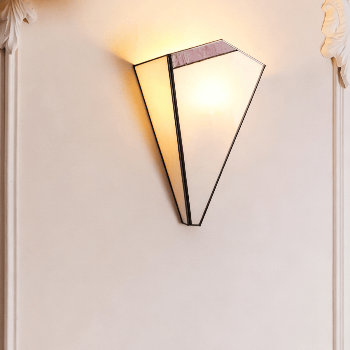 Lila Deco Wandleuchte