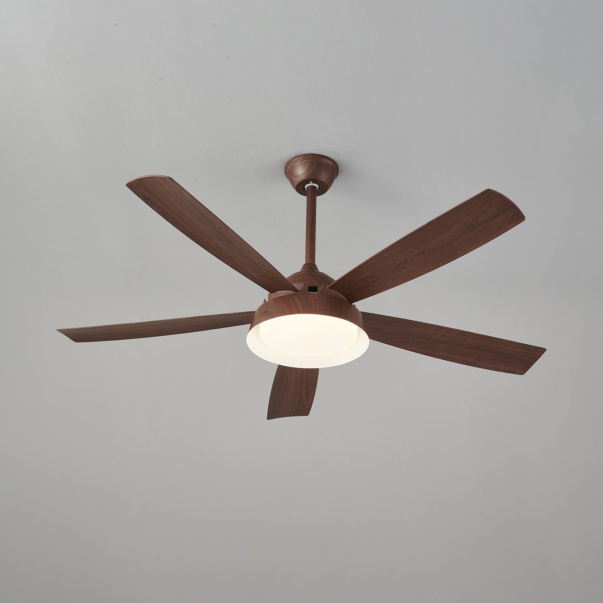 Orvino Deckenventilator mit Beleuchtung aus Holz
