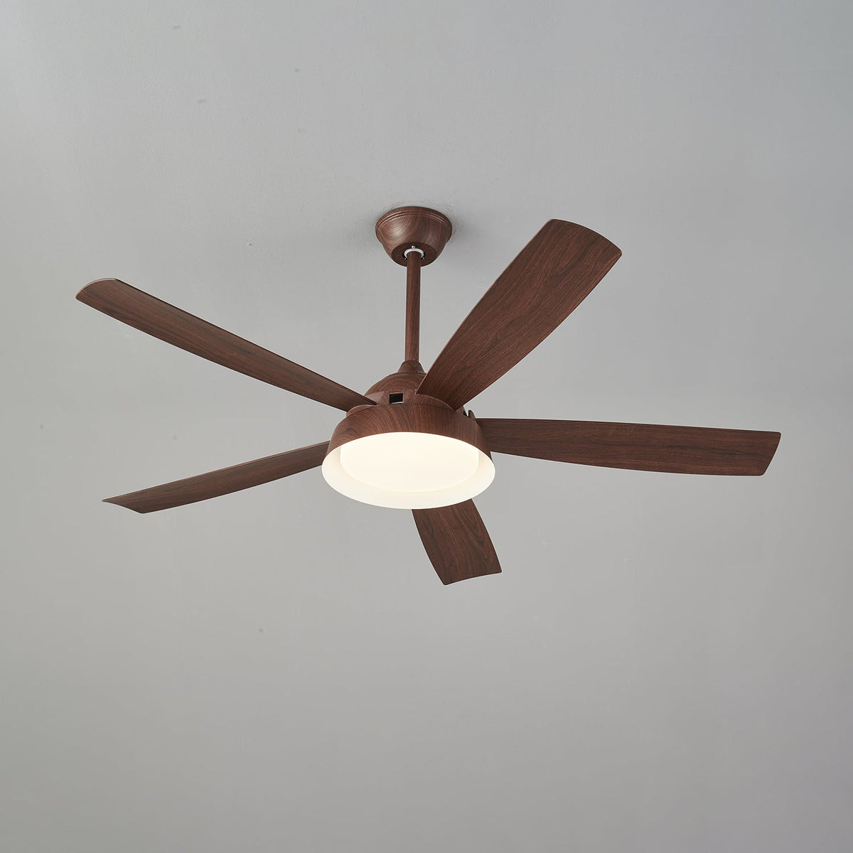 Orvino Deckenventilator mit Beleuchtung aus Holz