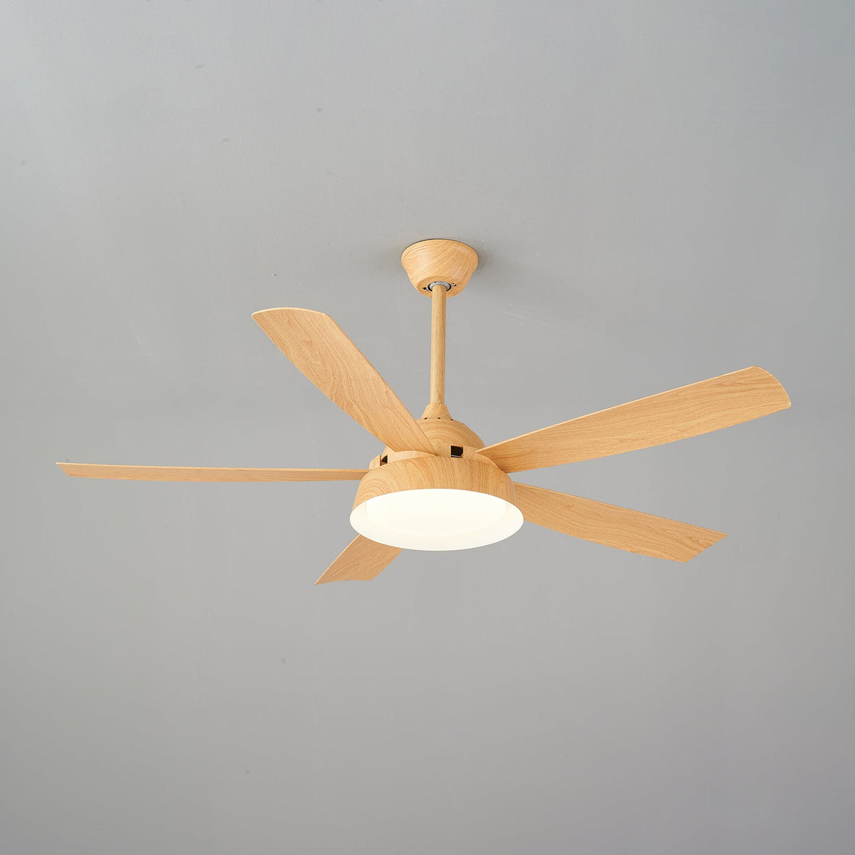 Orvino Deckenventilator mit Beleuchtung aus Holz
