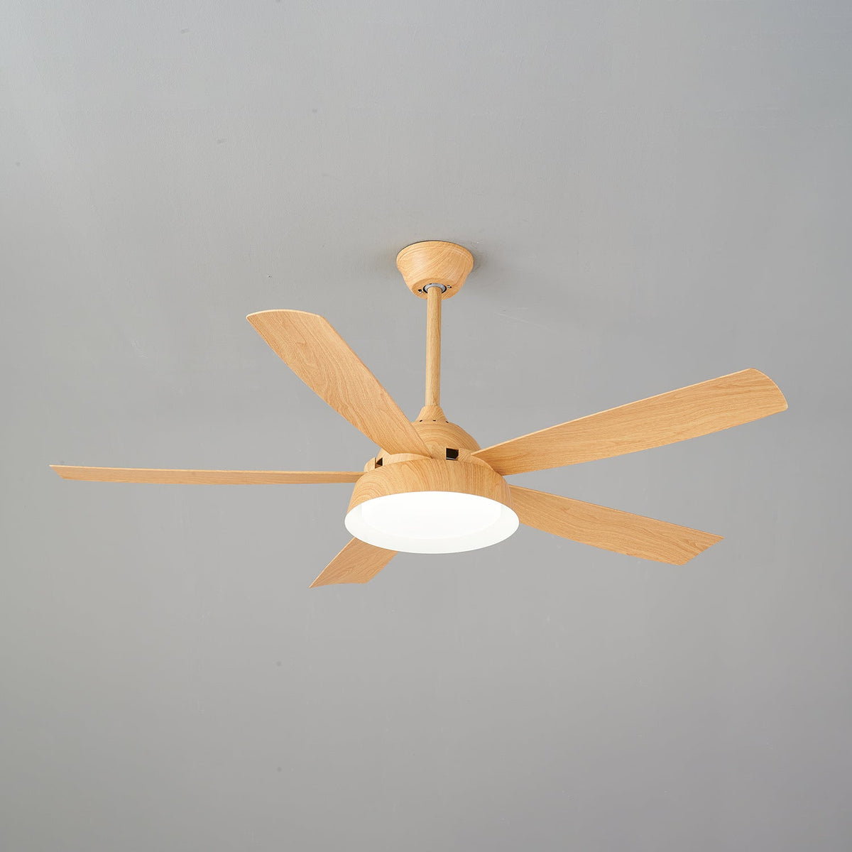 Orvino Deckenventilator mit Beleuchtung aus Holz