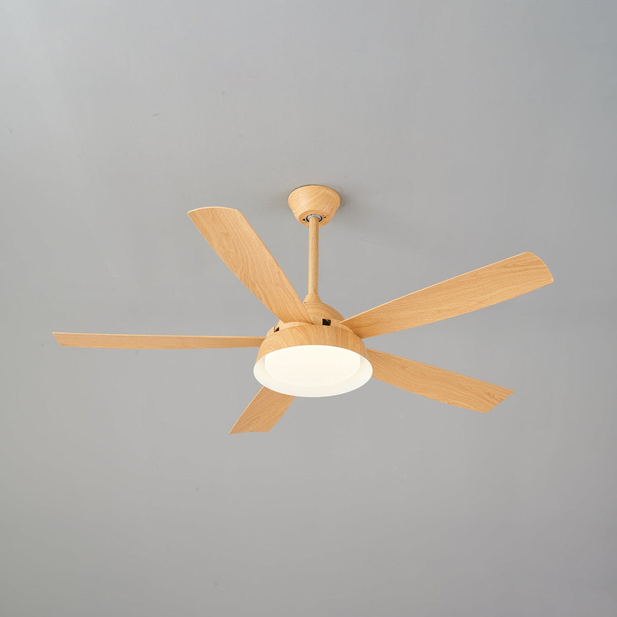 Orvino Deckenventilator mit Beleuchtung aus Holz