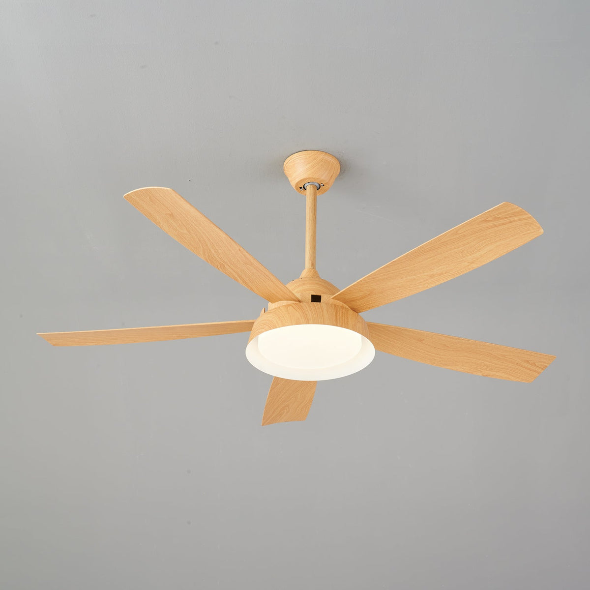 Orvino Deckenventilator mit Beleuchtung aus Holz