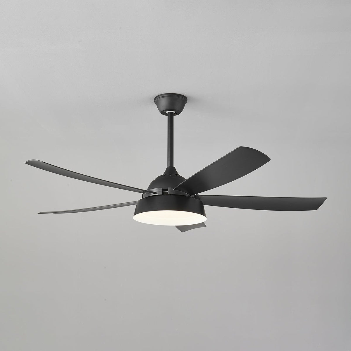 Orvino Deckenventilator mit Beleuchtung aus Holz