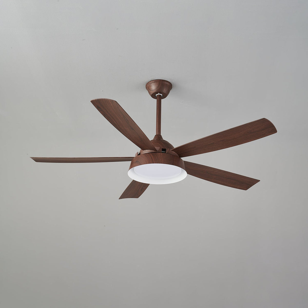 Orvino Deckenventilator mit Beleuchtung aus Holz