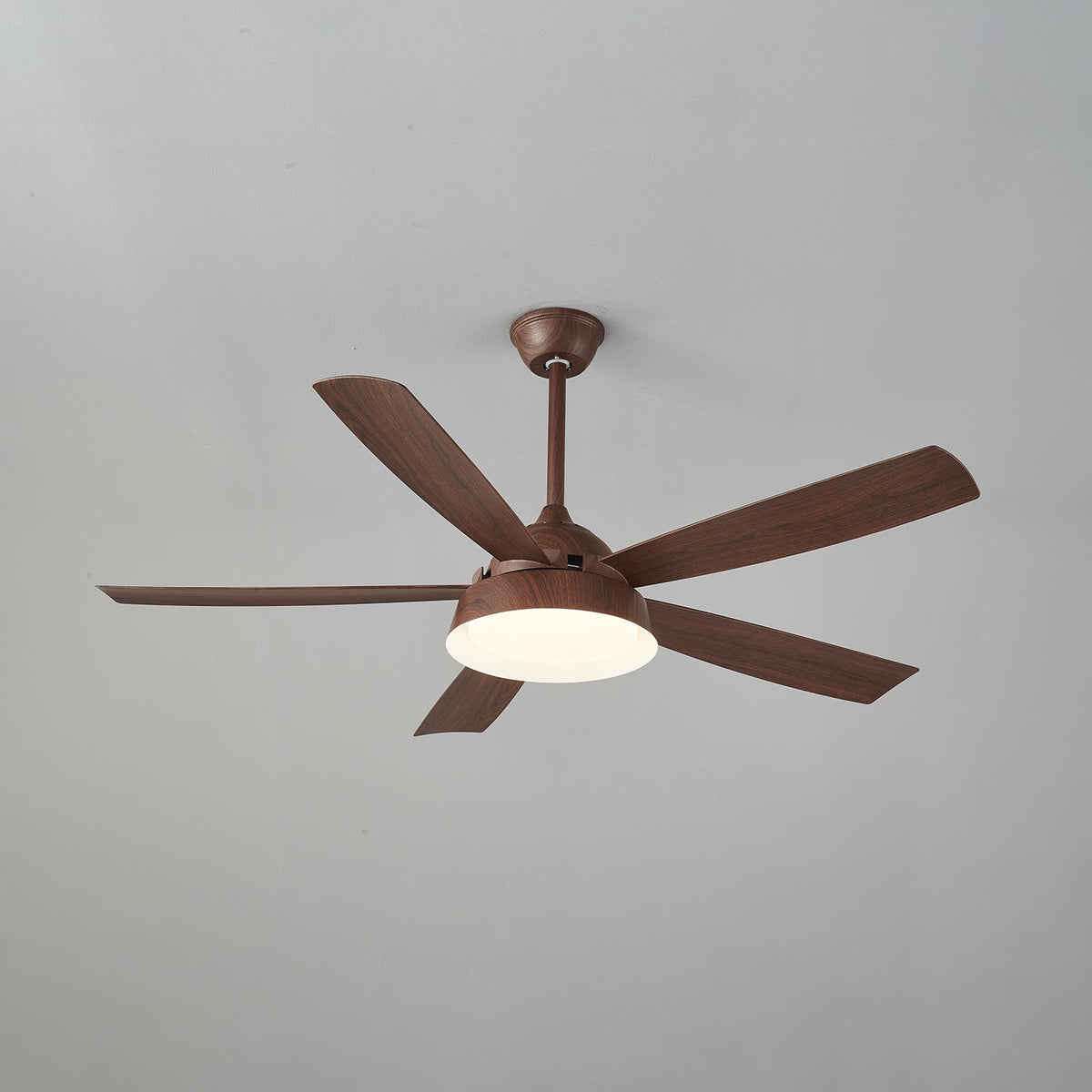 Orvino Deckenventilator mit Beleuchtung aus Holz