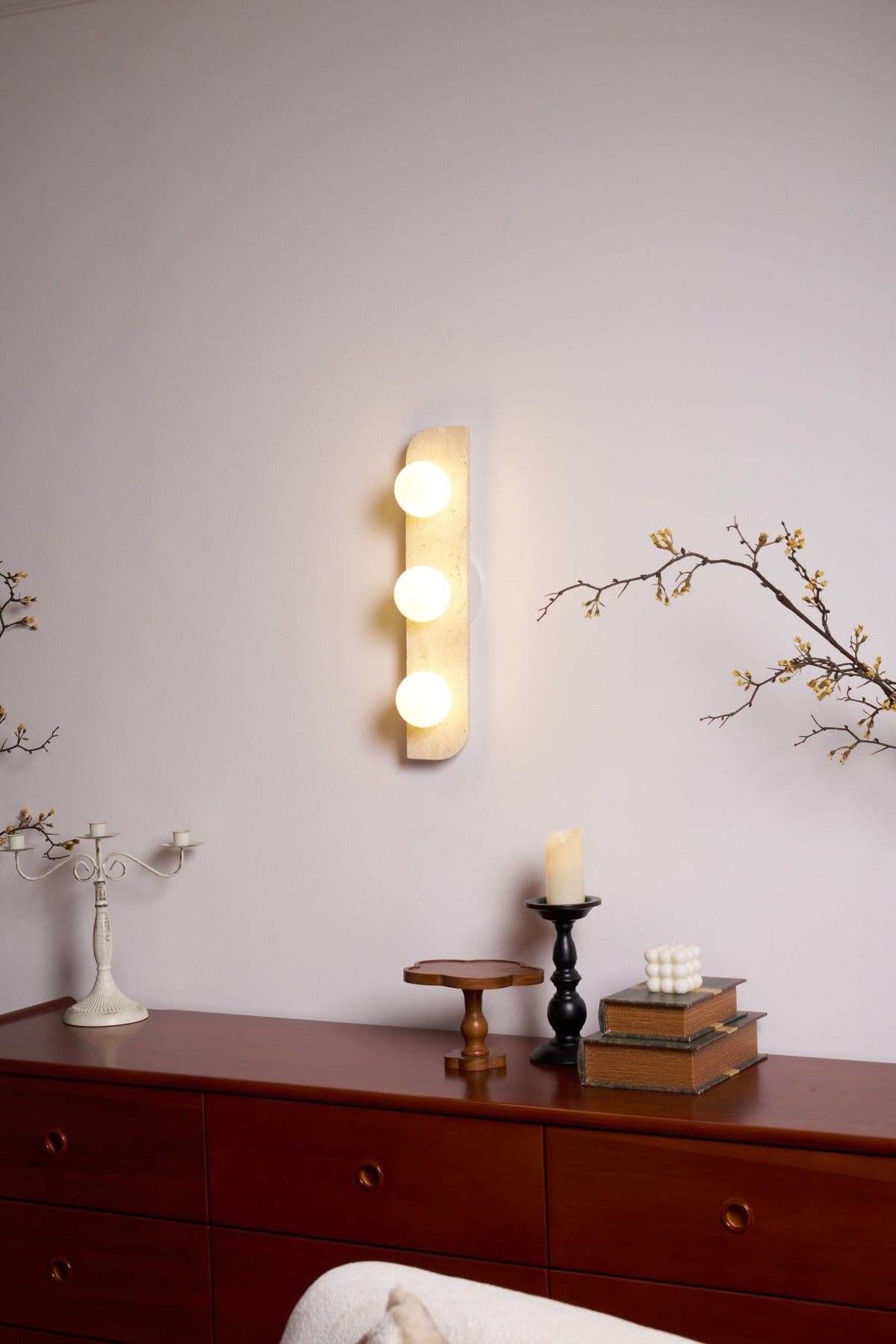 Serearia Minimalistische Wandleuchte aus Gelbem Travertin mit Stecker