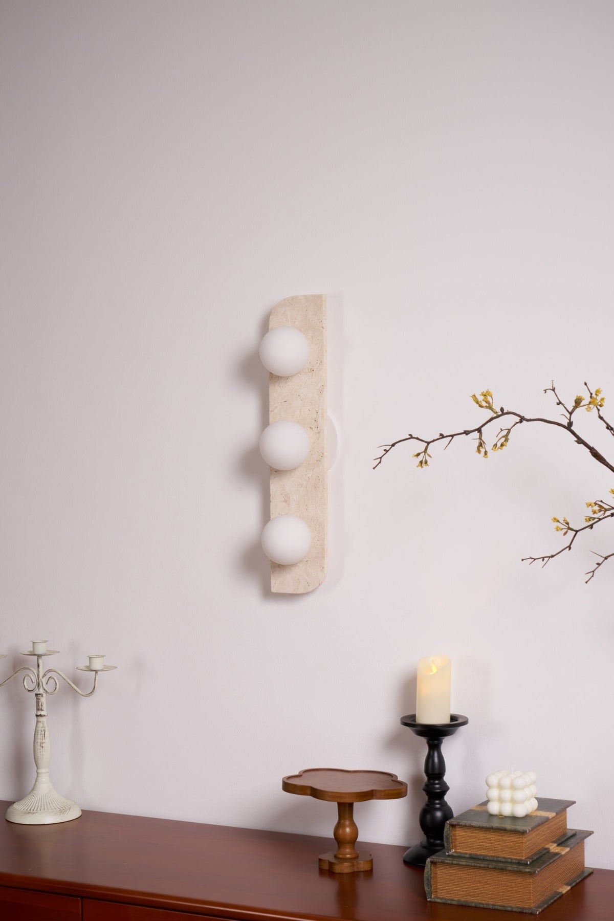 Serearia Minimalistische Wandleuchte aus Gelbem Travertin mit Stecker