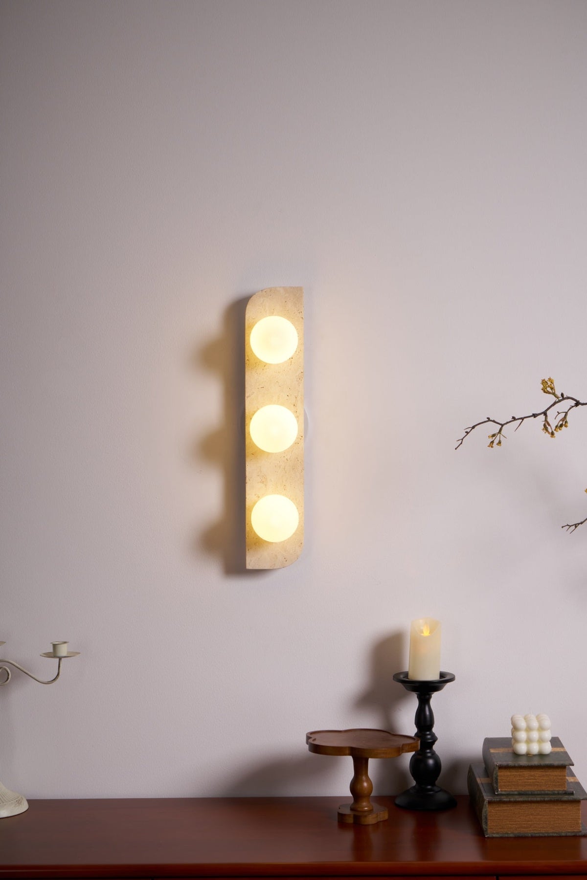 Serearia Minimalistische Wandleuchte aus Gelbem Travertin mit Stecker