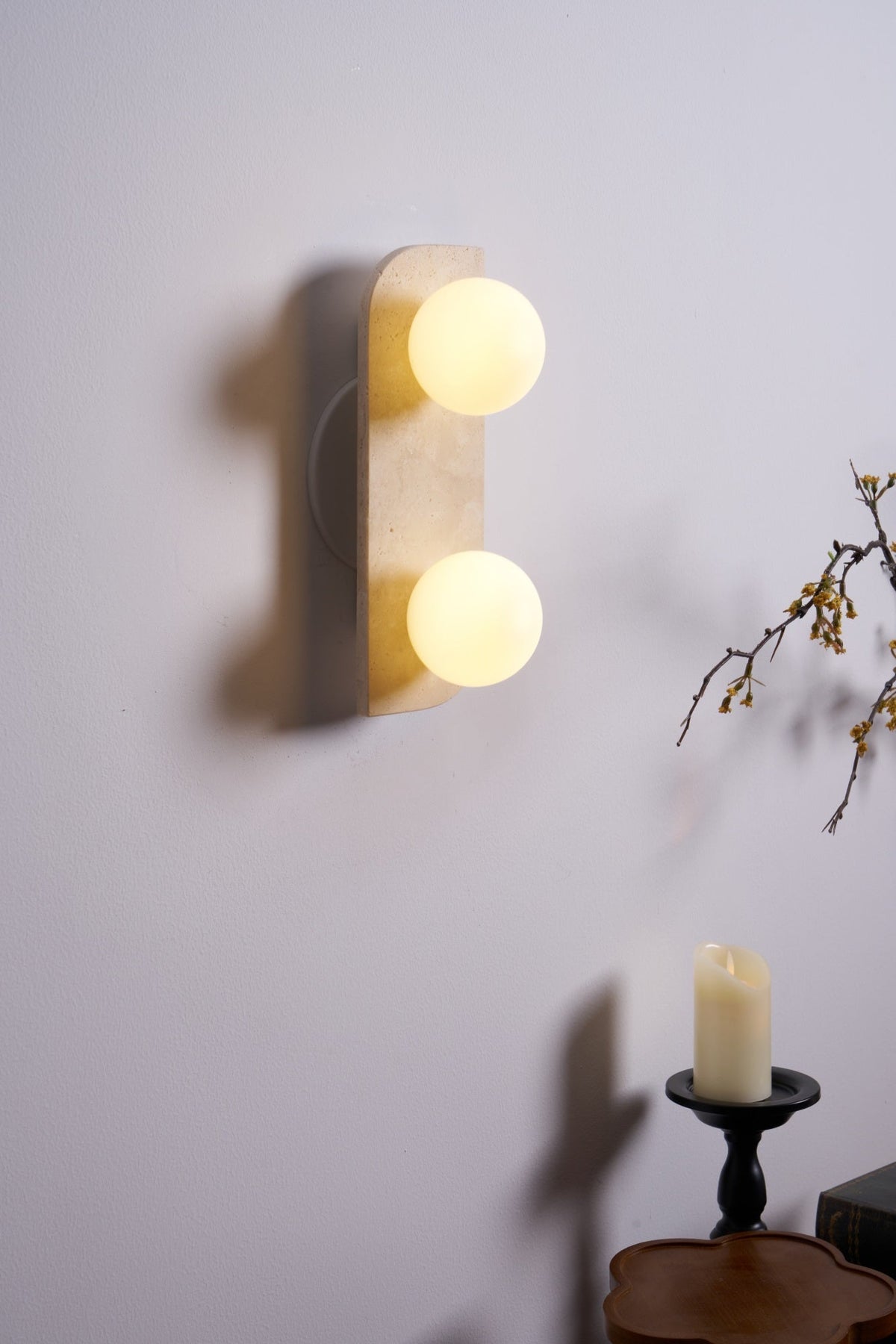 Serearia Minimalistische Wandleuchte aus Gelbem Travertin mit Stecker
