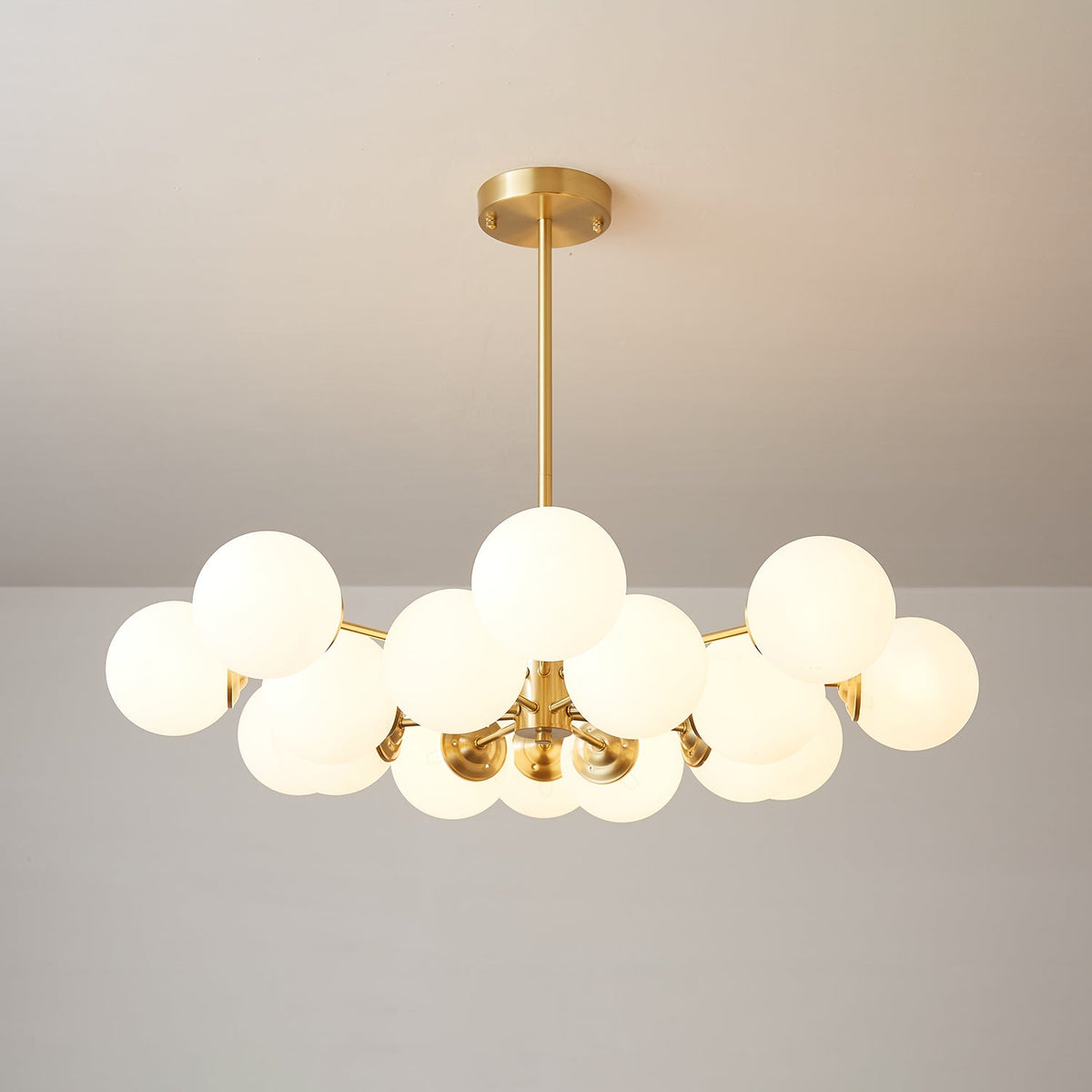 Velirora Kronleuchter Elysium Messing Mattiertes Glas Kugeln