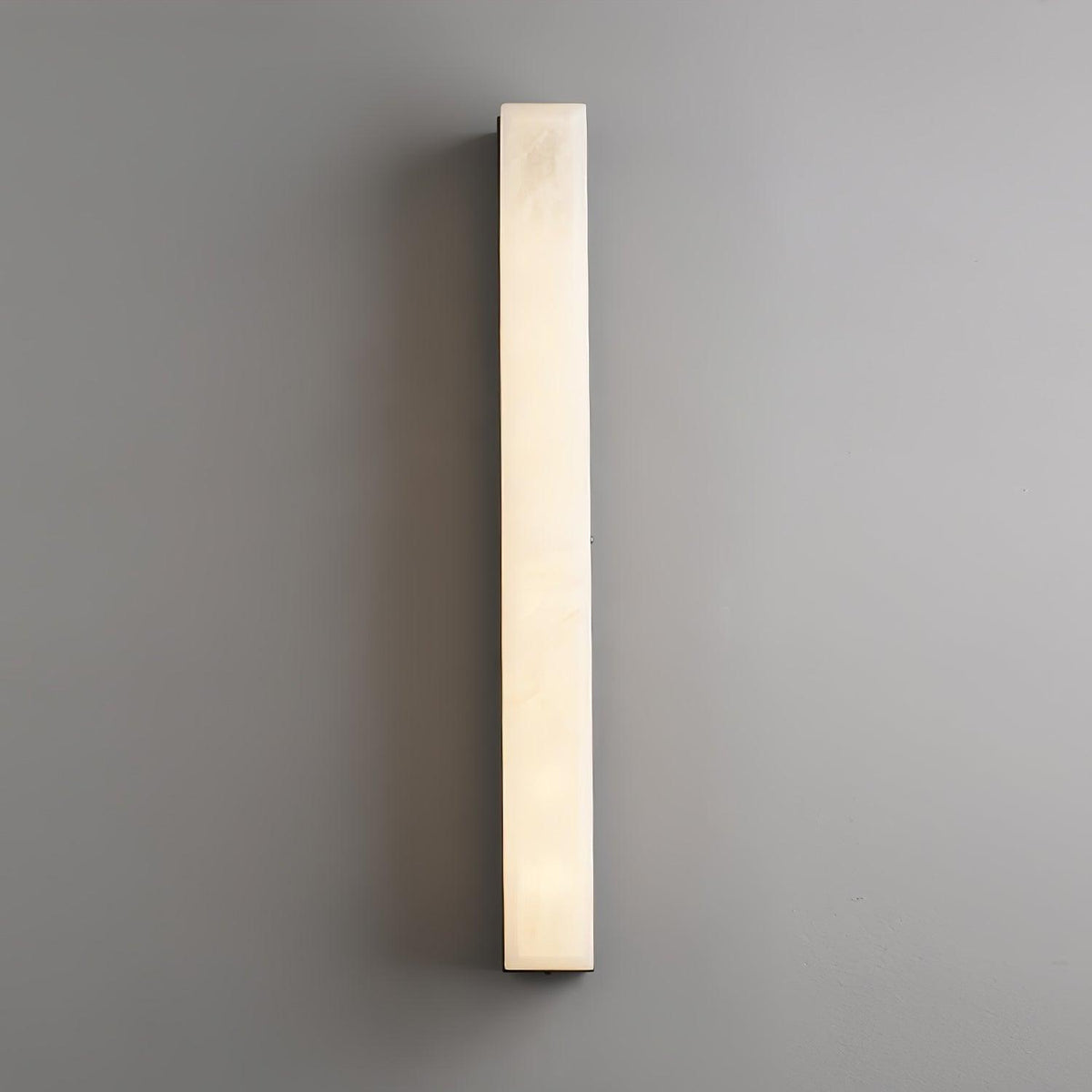 Quill Wandleuchte aus Messing mit Alabaster-Lampenschirm