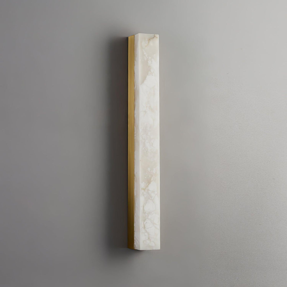 Quill Wandleuchte aus Messing mit Alabaster-Lampenschirm