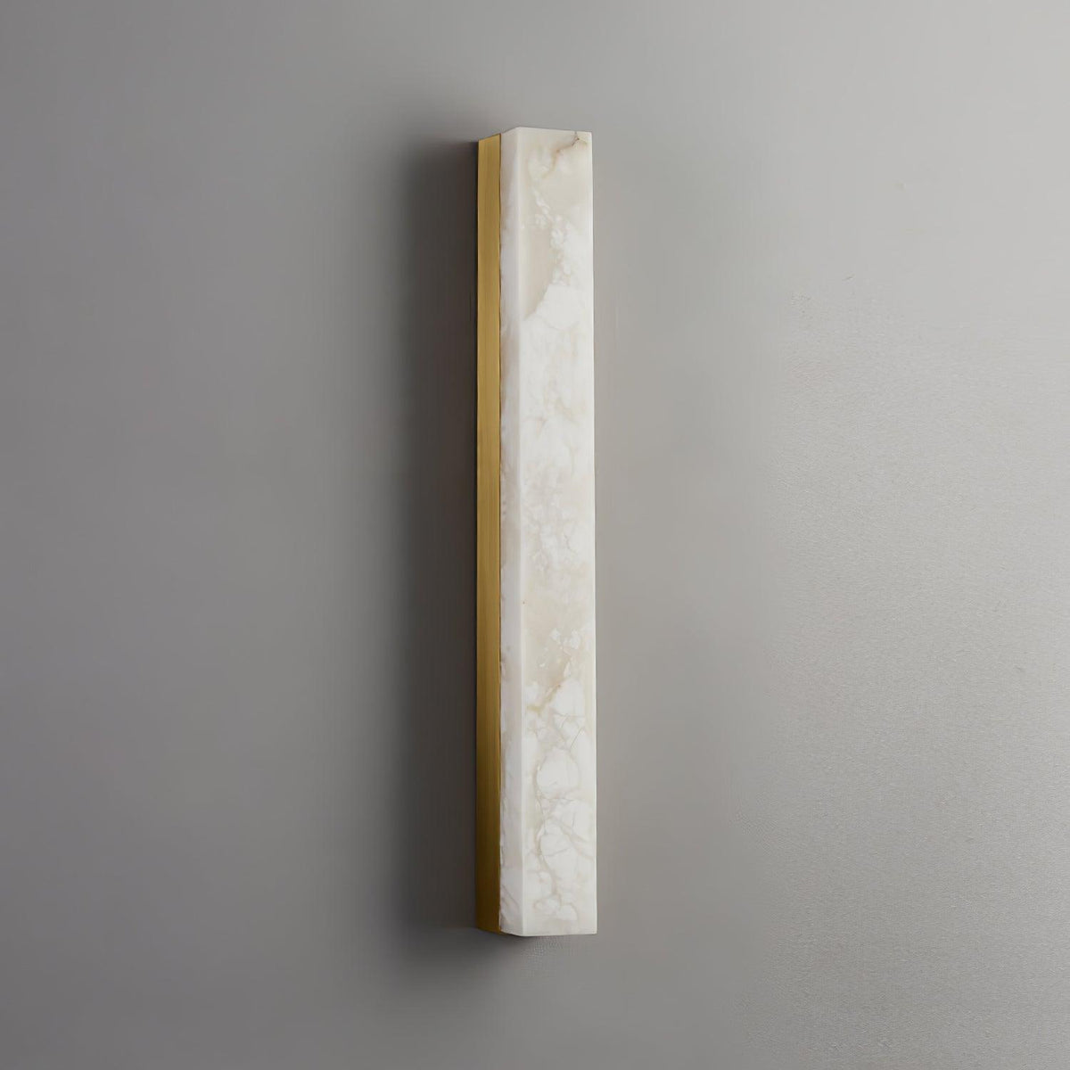 Quill Wandleuchte aus Messing mit Alabaster-Lampenschirm