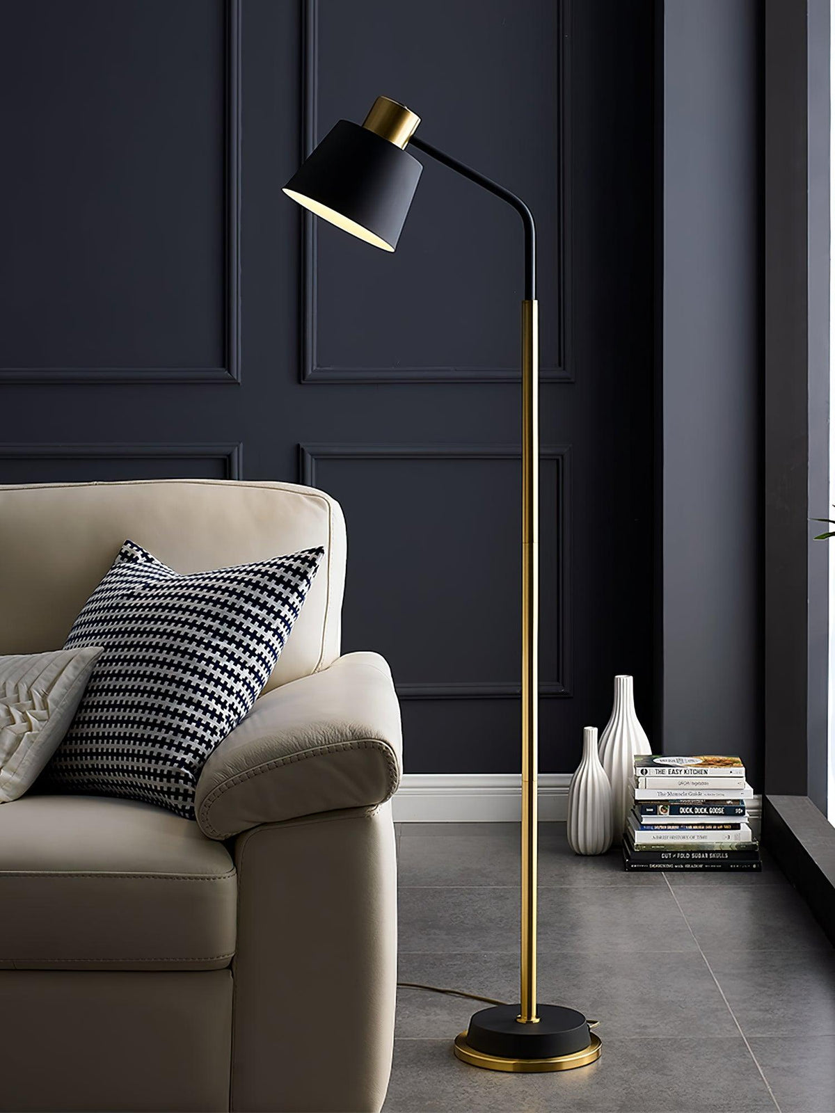 Xildas Schwarz & Gold Minimalistische Stehleuchte