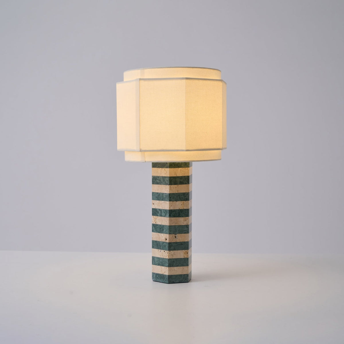Stripes Tischleuchte aus Stoff