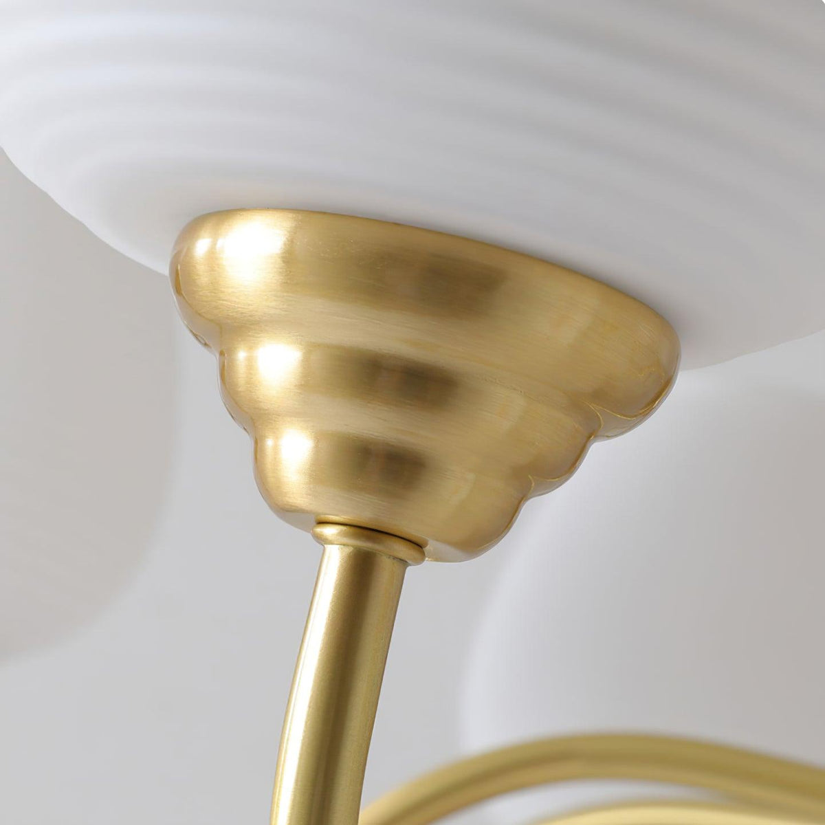 Celenian Kronleuchter Antikmessing Weißes Glas