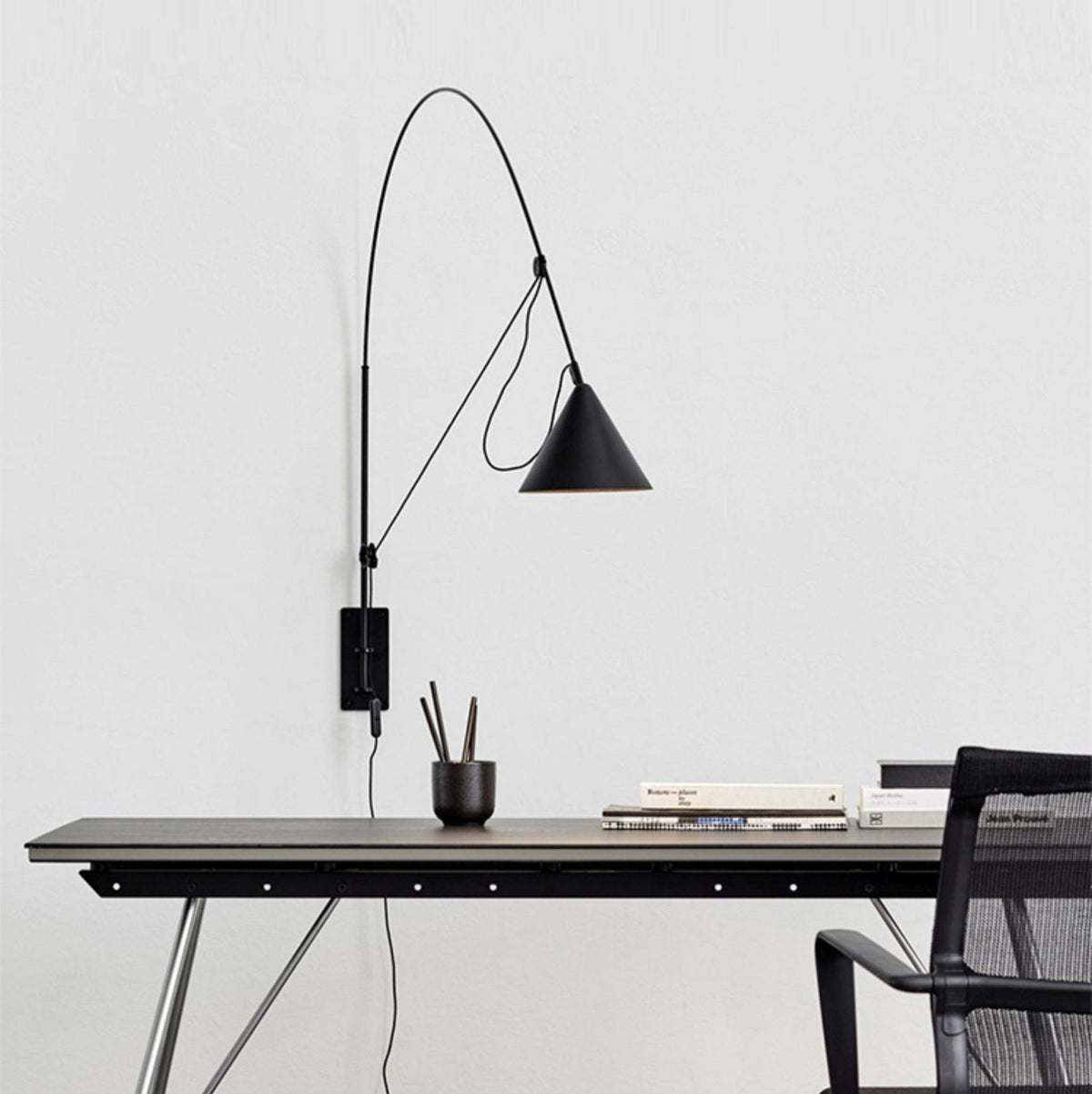 Noraette Wandleuchte Arc Struktur mit Kegel-Lampenschirm minimalistisch