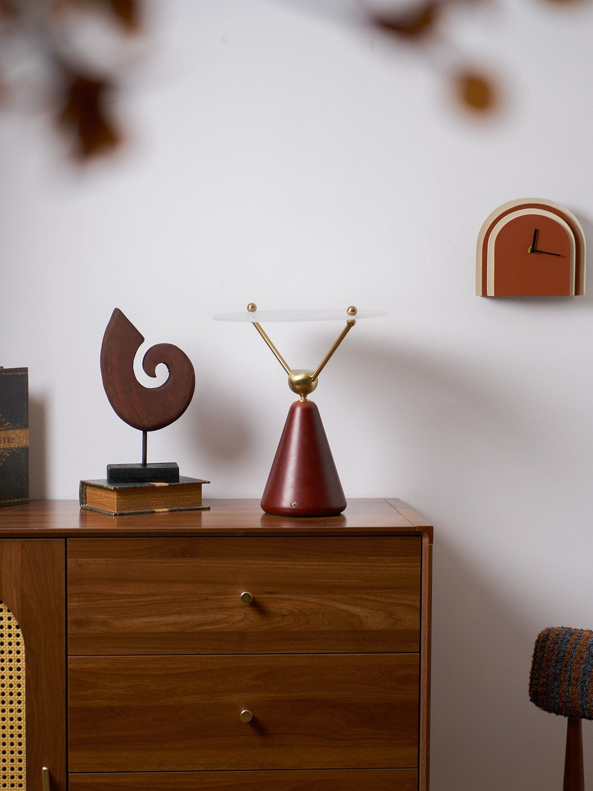 Balance Tischleuchte aus Holz im modernen Stil