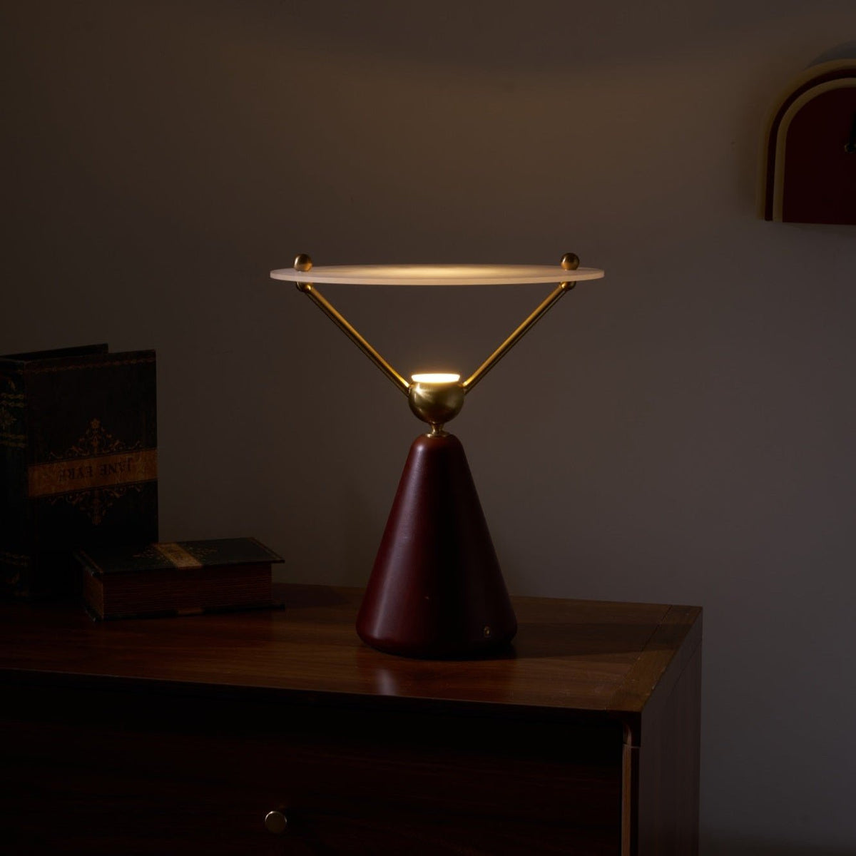 Balance Tischleuchte aus Holz im modernen Stil