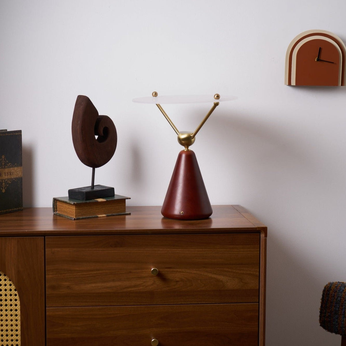 Balance Tischleuchte aus Holz im modernen Stil