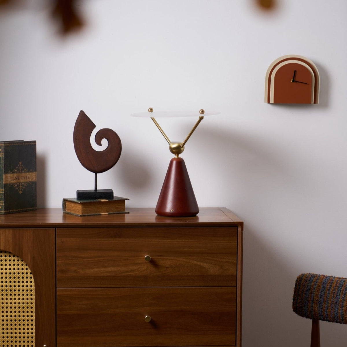 Balance Tischleuchte aus Holz im modernen Stil