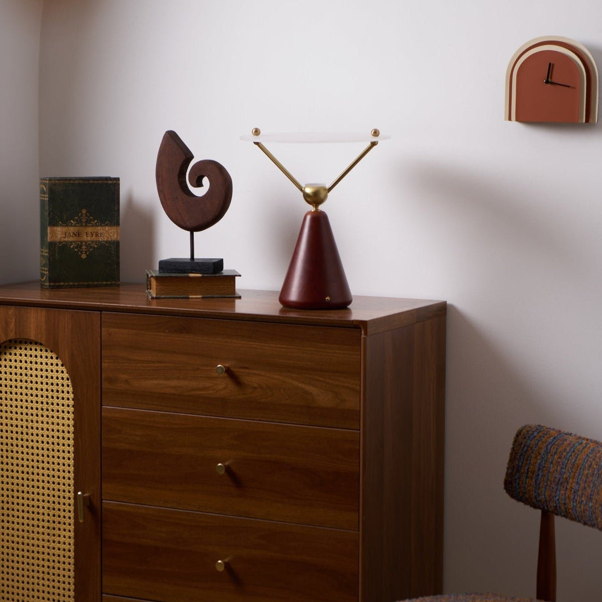 Balance Tischleuchte aus Holz im modernen Stil