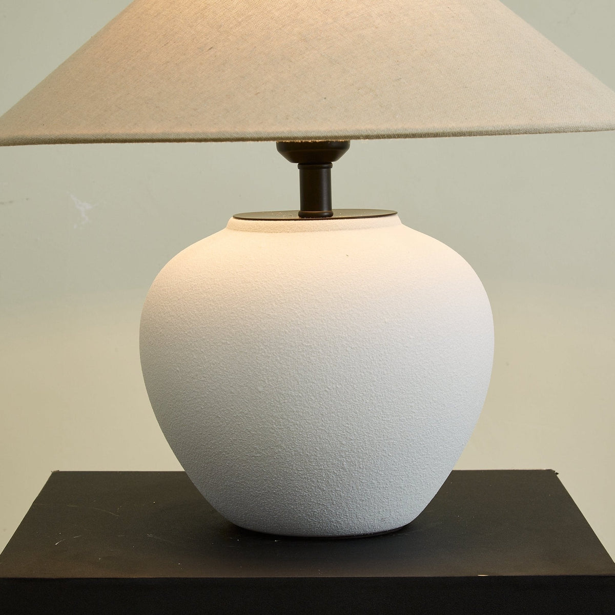 Alba elegante Tischleuchte aus Keramik