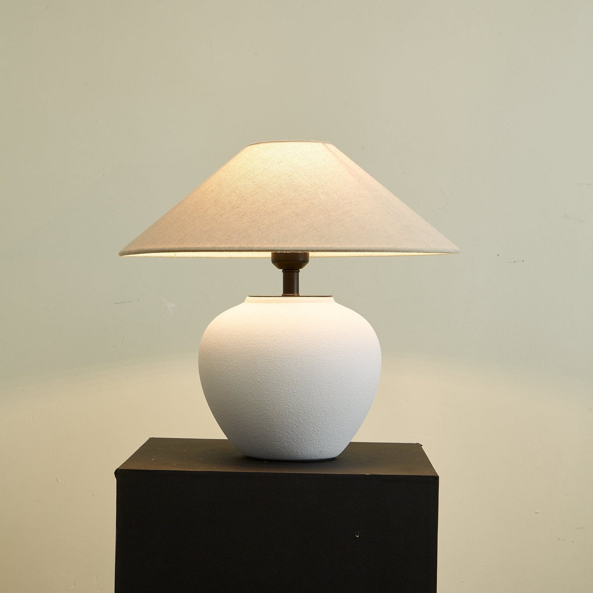 Alba elegante Tischleuchte aus Keramik