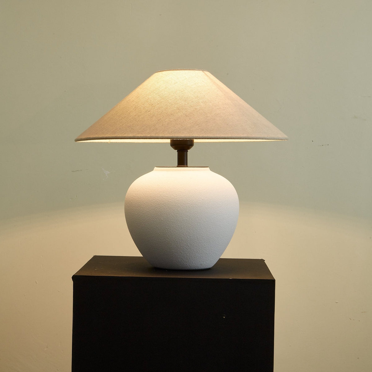Alba elegante Tischleuchte aus Keramik