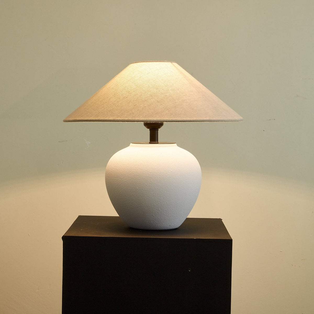 Alba elegante Tischleuchte aus Keramik