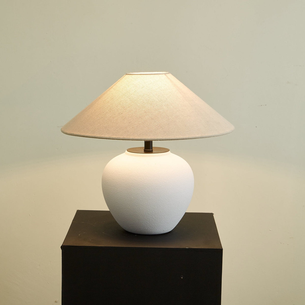 Alba elegante Tischleuchte aus Keramik