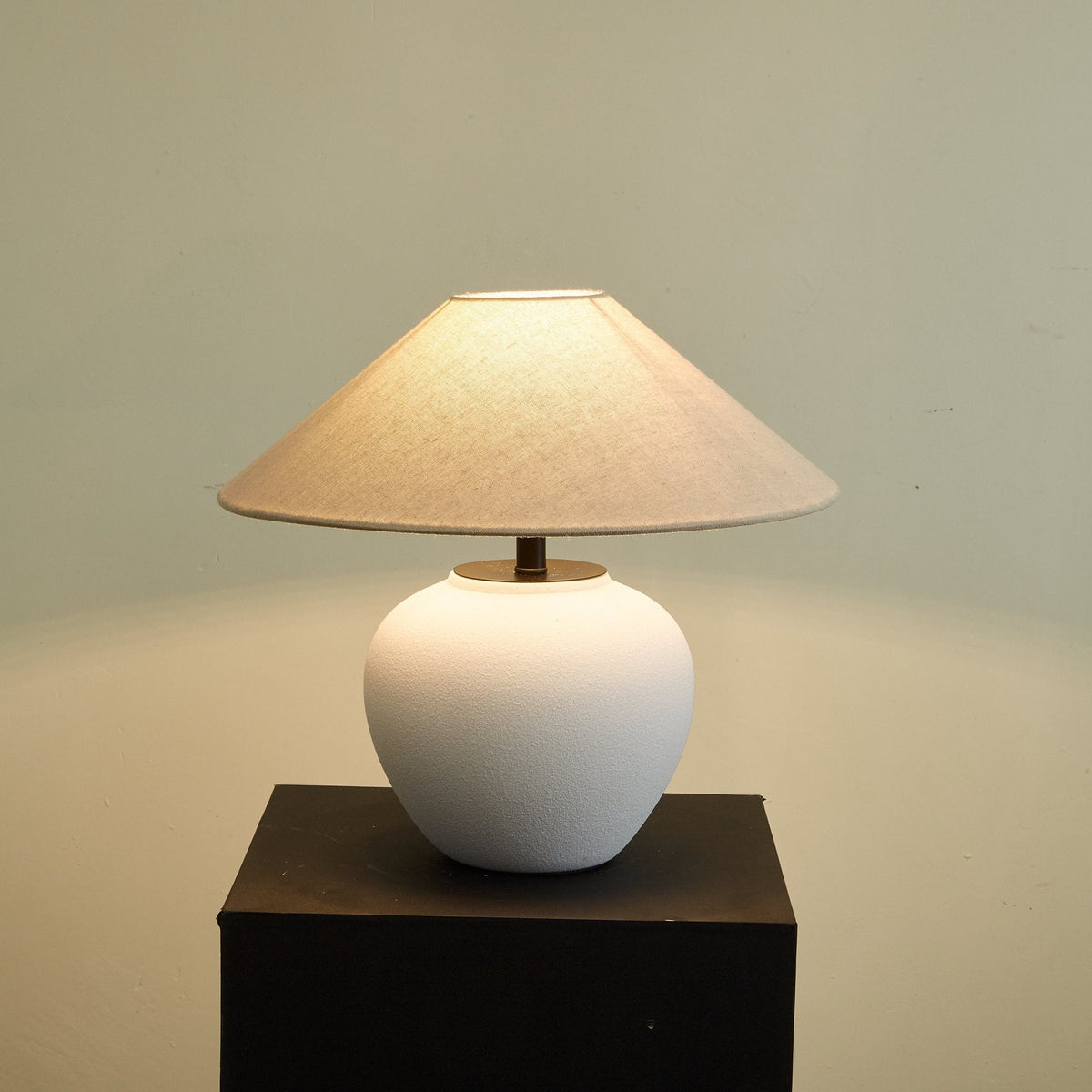 Alba elegante Tischleuchte aus Keramik