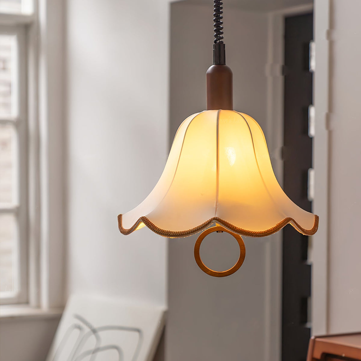 Eurvaryra Pendelleuchte aus Stoff und Holz im klassischen eleganten Stil