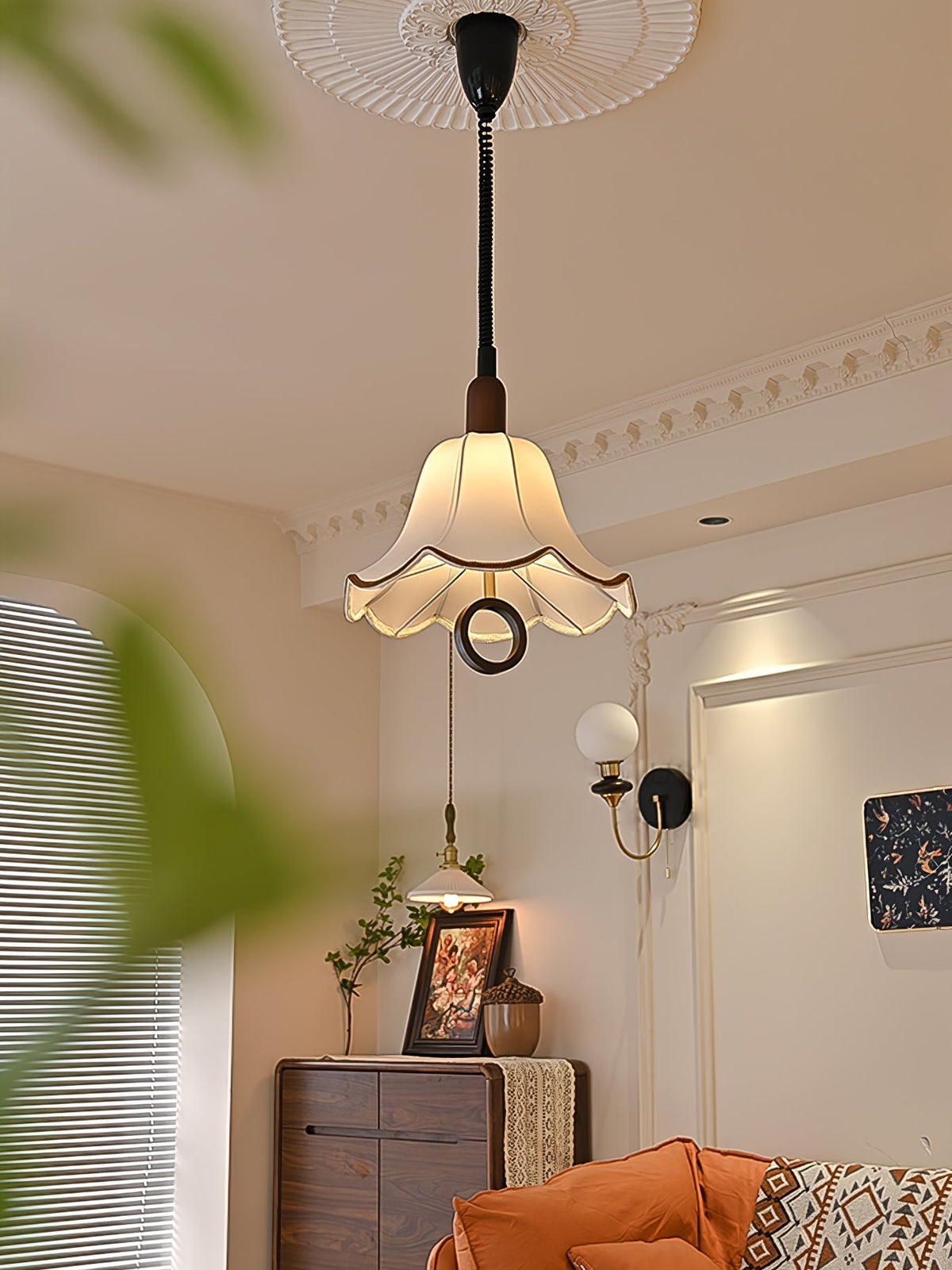 Eurvaryra Pendelleuchte aus Stoff und Holz im klassischen eleganten Stil