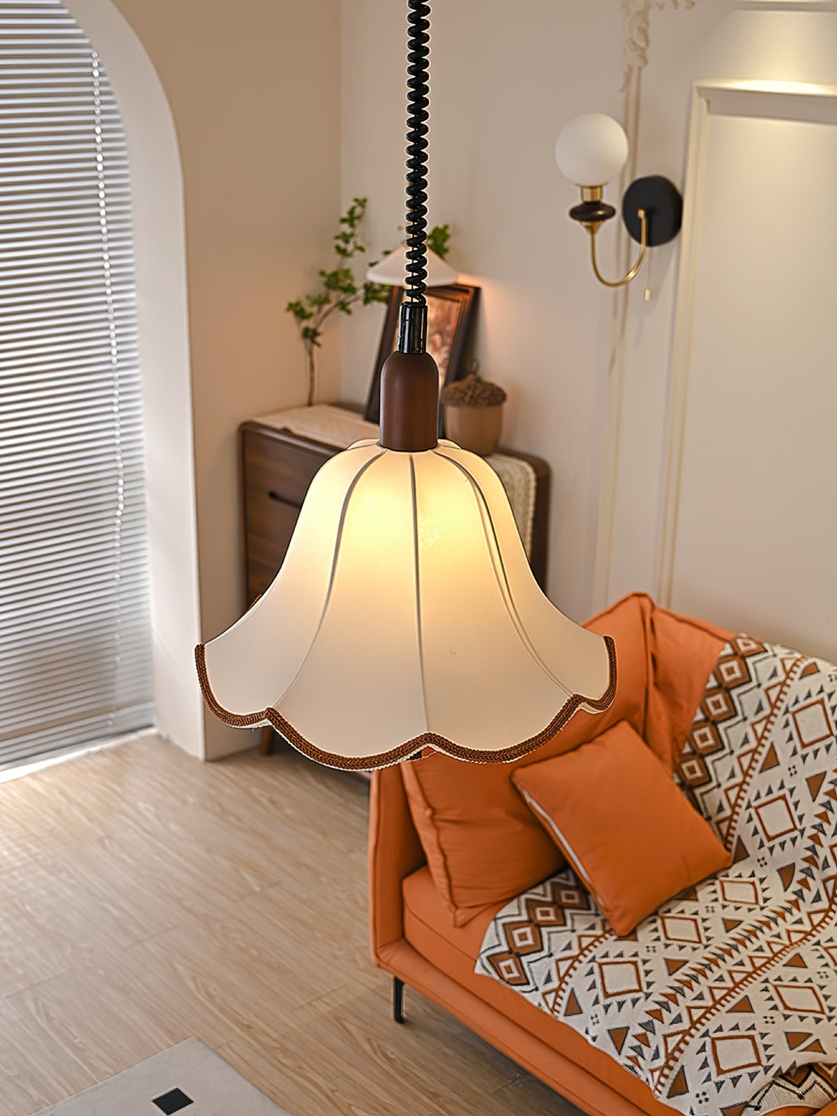 Eurvaryra Pendelleuchte aus Stoff und Holz im klassischen eleganten Stil