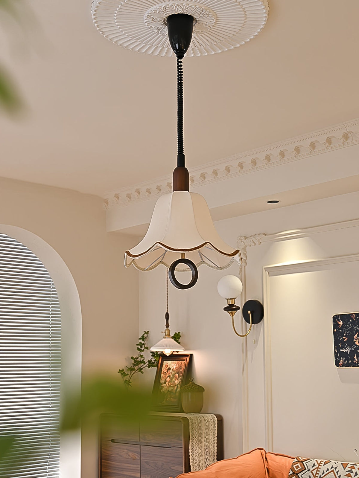 Eurvaryra Pendelleuchte aus Stoff und Holz im klassischen eleganten Stil