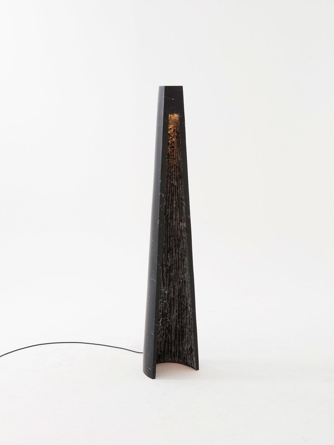 Lave Stehleuchte aus Marmor