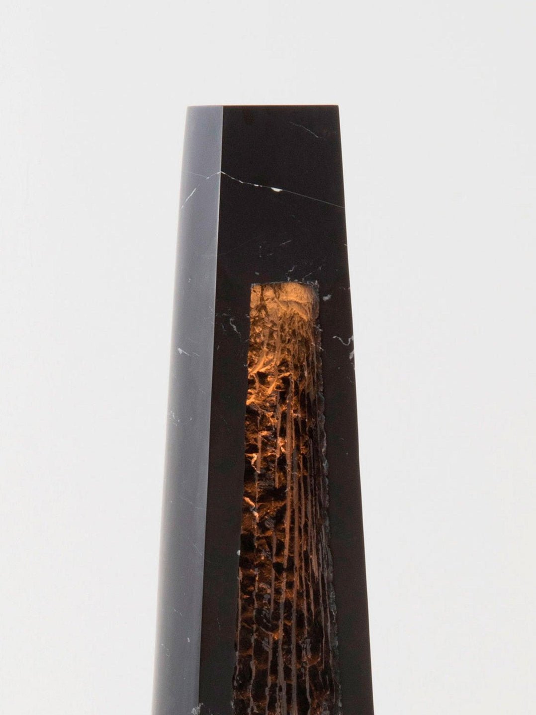 Lave Stehleuchte aus Marmor