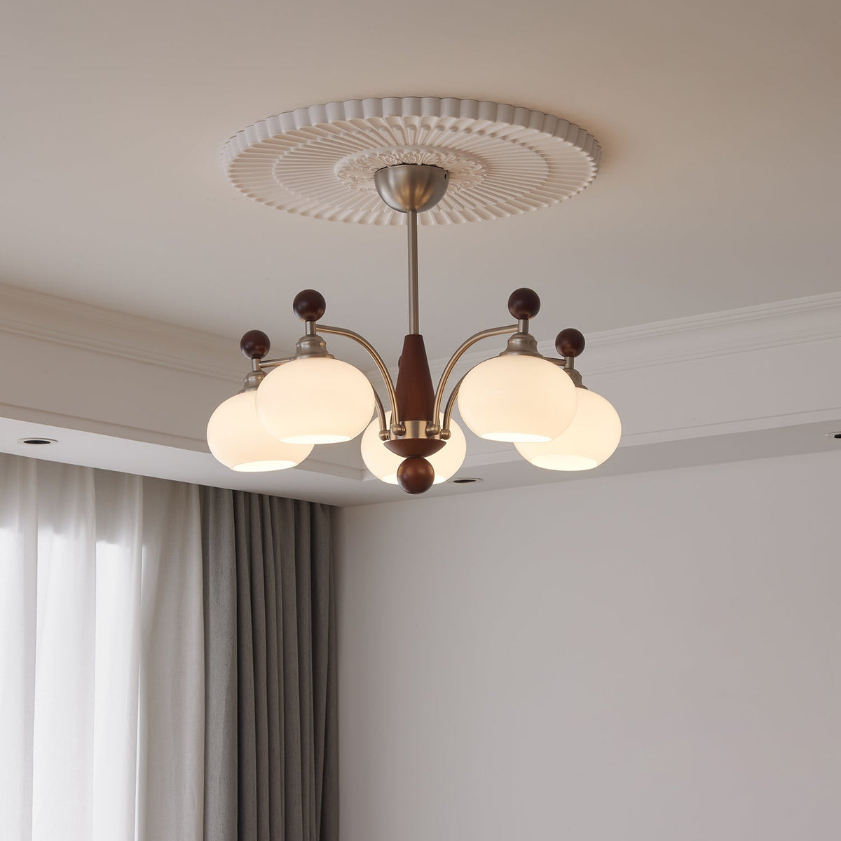 Ivloria Kronleuchter traditionelle Eleganz Orbit Holz Glas