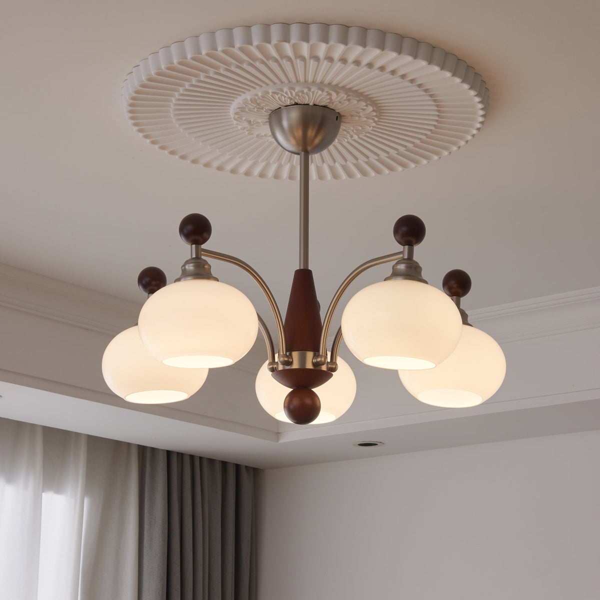 Ivloria Kronleuchter traditionelle Eleganz Orbit Holz Glas