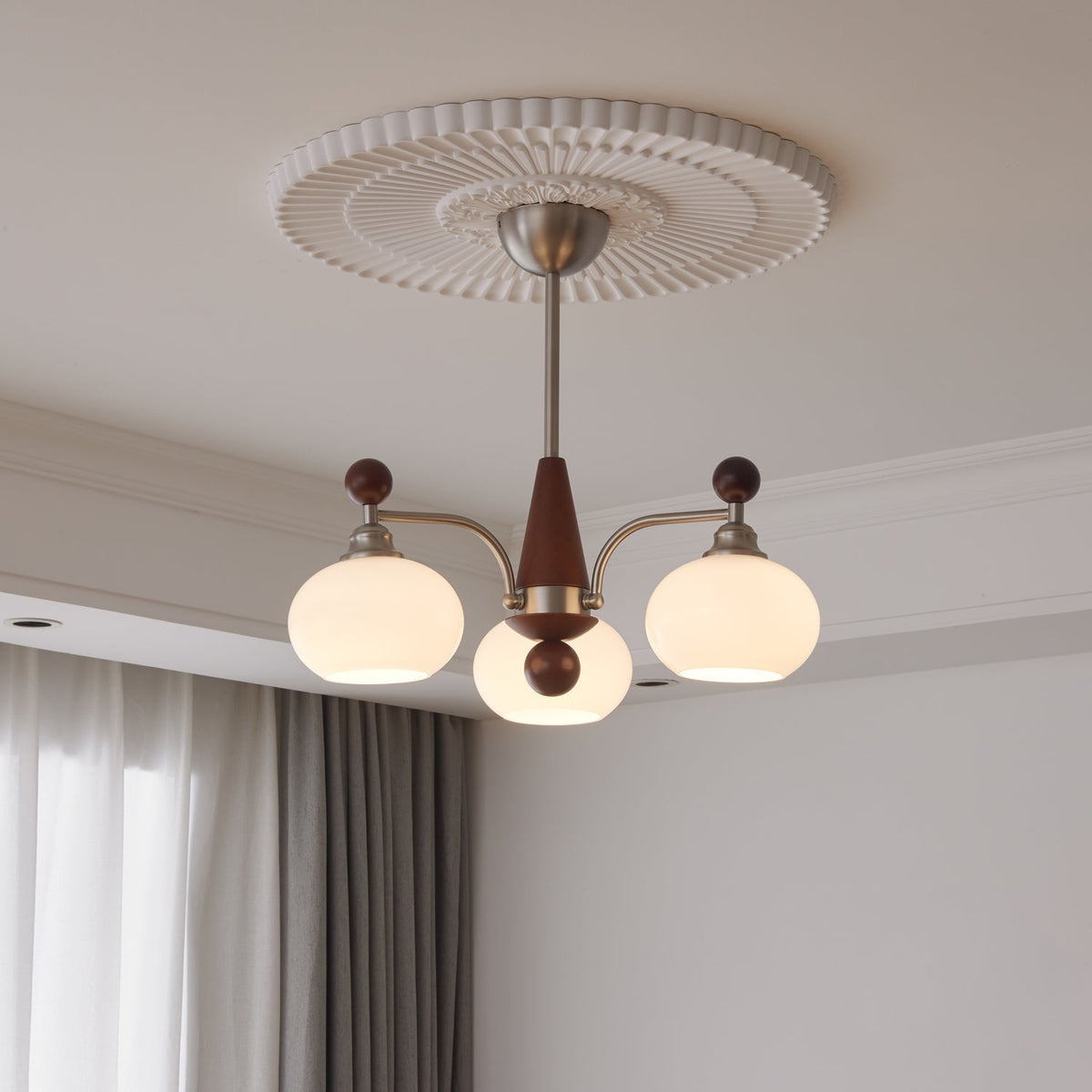 Ivloria Kronleuchter traditionelle Eleganz Orbit Holz Glas