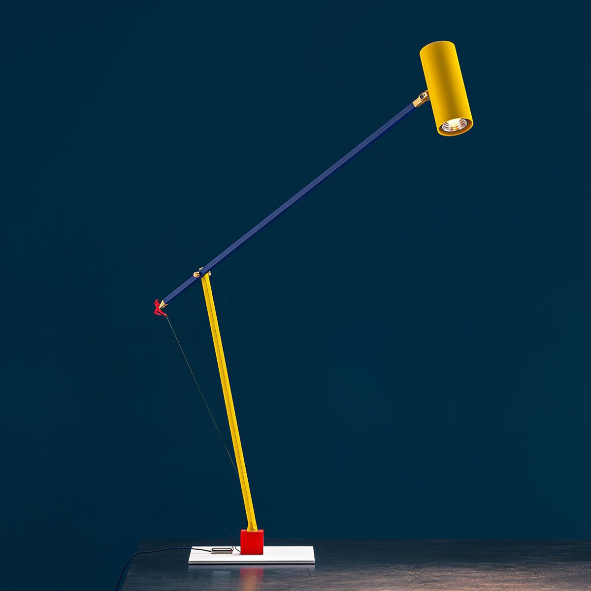 Ember zeitgenössische minimalistische Tischlampe